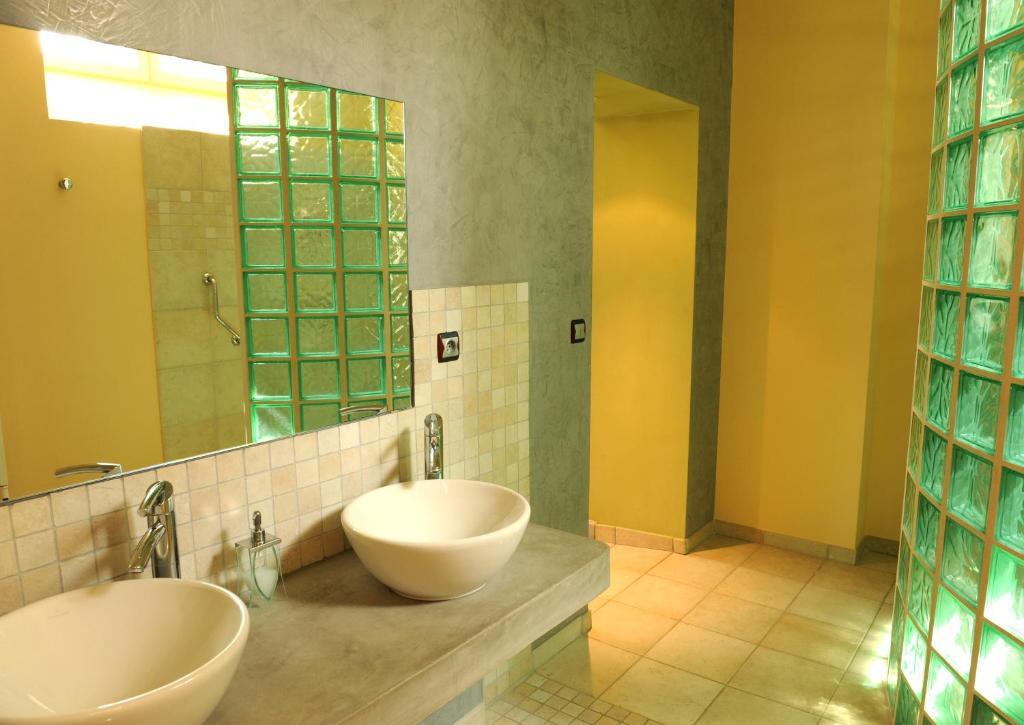 Logis De Nantas Bed and Breakfast Saint-Jean-Bonnefonds Rum bild
