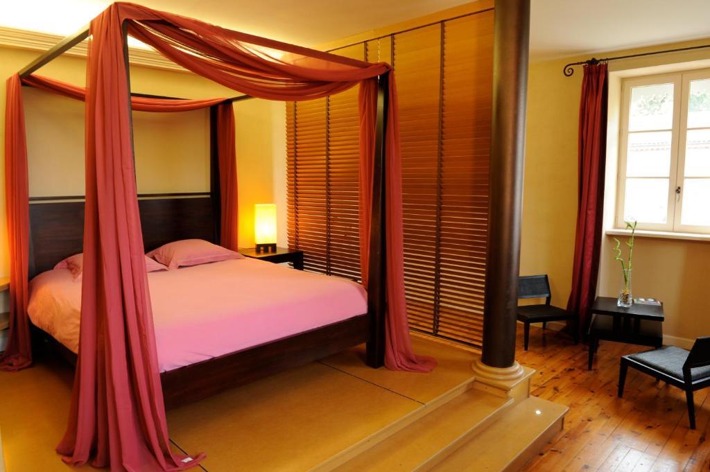 Logis De Nantas Bed and Breakfast Saint-Jean-Bonnefonds Rum bild