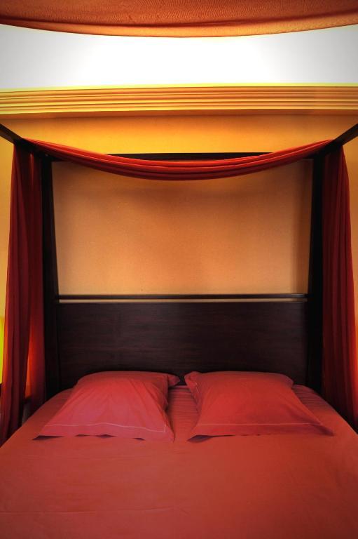 Logis De Nantas Bed and Breakfast Saint-Jean-Bonnefonds Rum bild