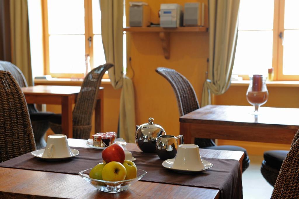 Logis De Nantas Bed and Breakfast Saint-Jean-Bonnefonds Exteriör bild